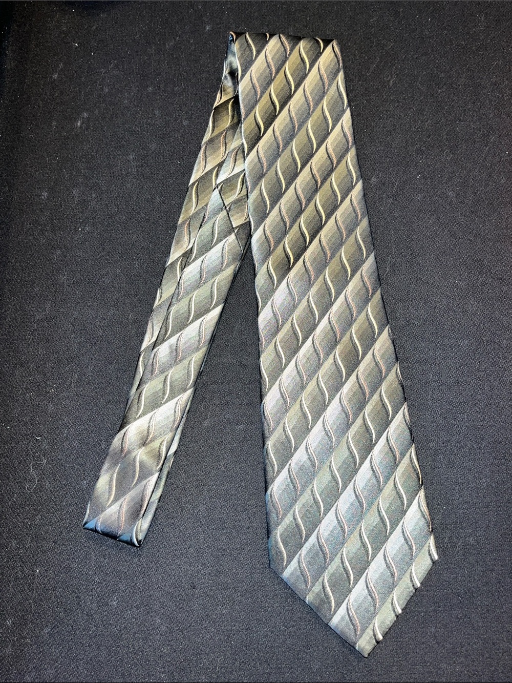 Arrow Olive-Tone Diagonal Ripple Silk Tie
